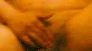 إباحية خام في مصر: عاهرات وعملاء في شقة خاصة