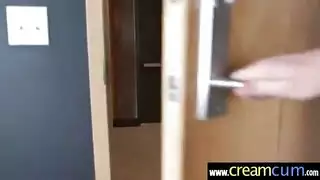 الشقراء ذات البزاز الممتلئة تذهب إلى الفحل للاستمتاع بزبه الكبير