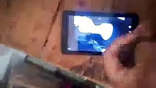 الفاتنة الشقراء آني أورورا تنزل على قضيب متصلب