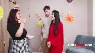 زوج يسافر وينيك زوجة اخوه