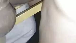 فرج صغير يحصل على حصة صلبة من القضيب