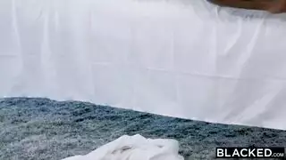 كميات هائلة من السائل المنوي في أشد مشاهد ساره جاي إثارة