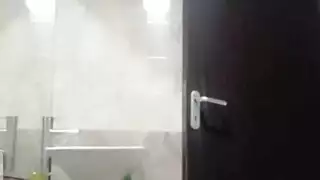 العاهرة المصرية سما مغطاة بالسائل المنوي