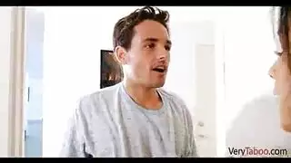 الاخت الشرموطه تترك حبيبخا