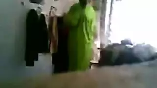 بزازها واقفة