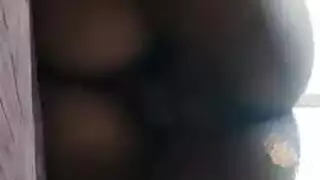 جنس صريح في الفصل: نجم بالكاد قانوني وعضوه الصلب الضخم