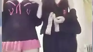 عاهرات عربيات ممتلئات يمارسن المقص وأصابع عميقة