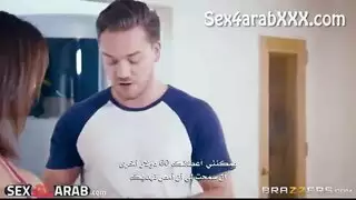 مترجمة محترفة تتبادل السوائل في فانتازيا إباحية أم ابنة