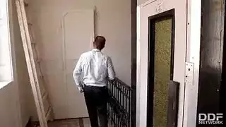 عايزة أتناك في طيزي – سكس ثلاثي يجعل الميلفاية الكيرفي تتأوه