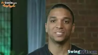 زوجة مثيرة في علاقة جماعية: عدة أعضاء ذكورية في حفلة واحدة