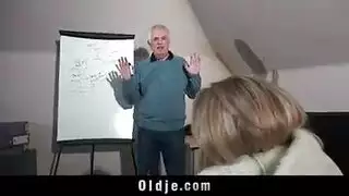 بنات بزبار كبيرة تخترق فرج ضيق بعمق