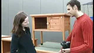 حمولات من المني على الملابس: فيلم إباحي لخادمة إسبانية