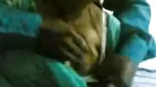 رغبات محظورة: مشاهد أم وابنة إباحية