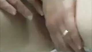 تجميع قذف داخلي في المطبخ: مهبل ناضج يُضرب حتى النشوة