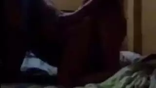 مثلية ثلاثية منحرفة: نيك الفتحتين بلا رحمة