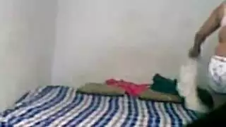 نسوانجي يحضر فتاة ليل في شقته و يكيفها نيك في كل أخرامها