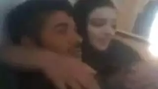 عراقية محجبة ساخنة تظهر فرجها وتأخذ زبًا قويًا