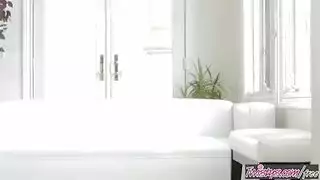 مصري مثير يملأ وقت فراغها بفلم بورن عنيف
