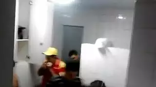 زوجة الااب مص لحس طيزها