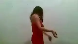 حركات حسية تؤدي إلى لحس فرجها وجنس عنيف