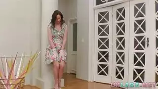 فتيات بريطانيات ينزلقن في علاقة ثلاثية ساخنة وصابونية