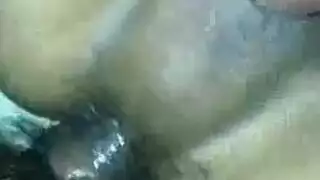 آسيوية كبيرة الثدي تمتلئ بقضيب أسود وحشي