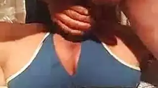 عاهرة خاضعة تأخذ ثلاثة أكراه في مؤخرتها