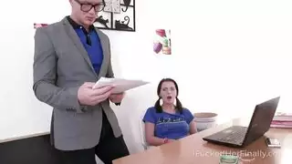 الالتفاف لعمل يدوي قاس على فتحته