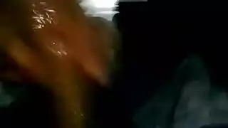 الاستمناء بزب كبير ملفوف بالكابوت و القذف داخل العازل الجنسي