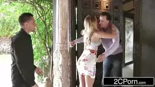 الشاب الوسيم يخون صديقته من أجل جلسة جنسية قاسية مع رجل ناضج