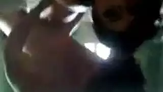 مشهد إباحي جامح: السيد يضرب ملكة المؤخرة الممتلئة