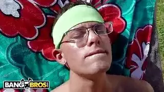 شرج مغطى باللعاب: امرأة ممتلئة تحصل على جرعتها من القضيب السمين