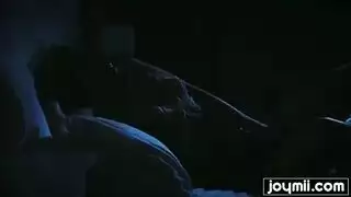 امراه مشتع الطبيب لتدوز وهو فعل