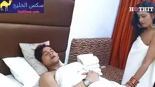 أمهات هنديات مثيرات تأخذ زباً صلباً طوال الليل