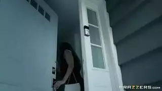 سكس كلاسيكي: نيك حلق قاسي مع النجمة أفا آدمز